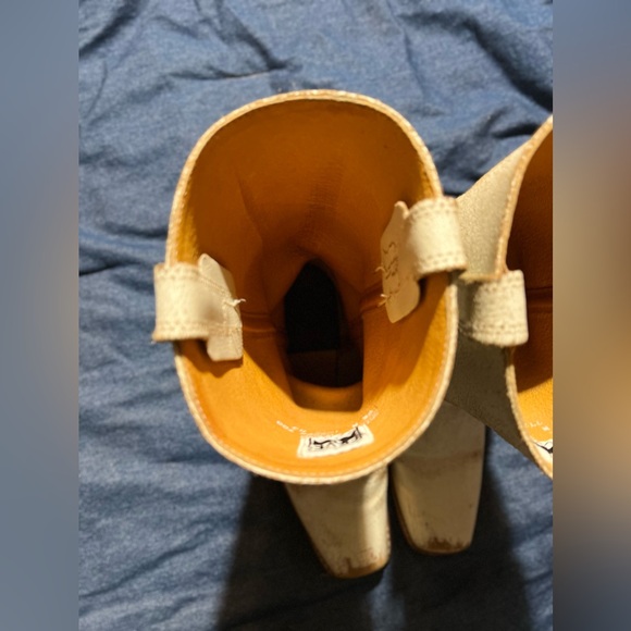 FRYE 12R Harness Crackle White Leather Boots - Picture 5 of 6